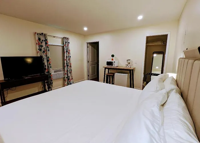 The Honey Bee Motel